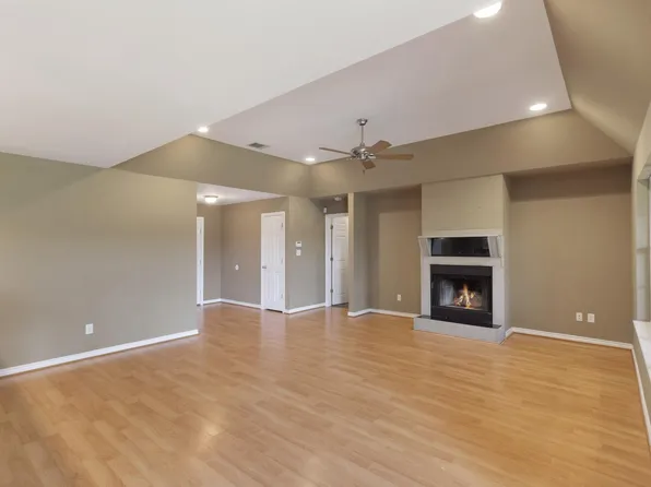 1822 Sharon Dr, Corinth, TX 76210