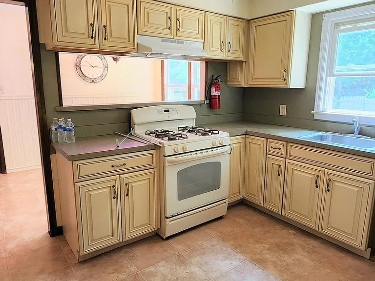 408 Deptford Rd — Photo 3