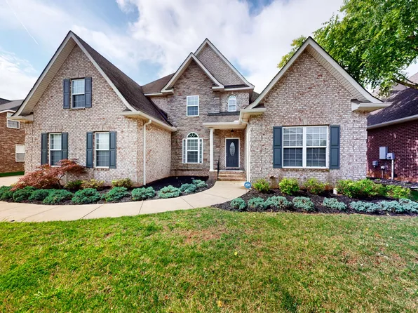 3325 Geneva Dr, Murfreesboro, TN 37128