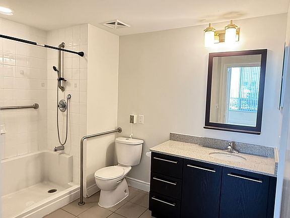 5th image of 11211 Yonge St #283