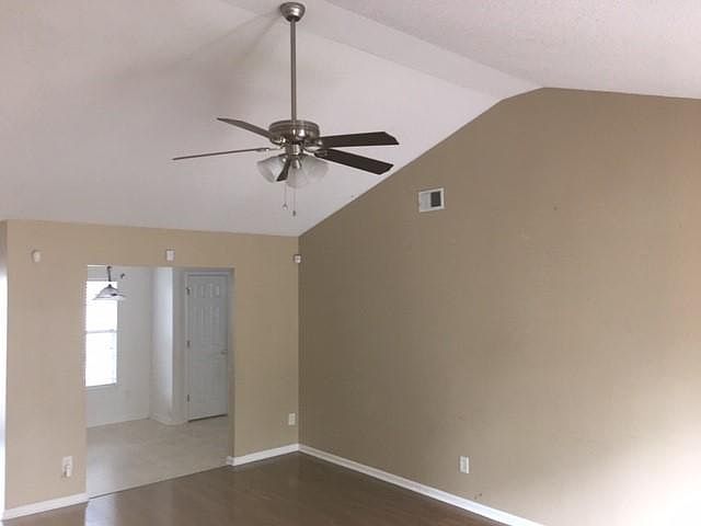 2nd image of 118 Dovetail Cir