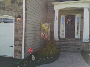 803 N Aikens Tavern Ct, Newark, DE 19702