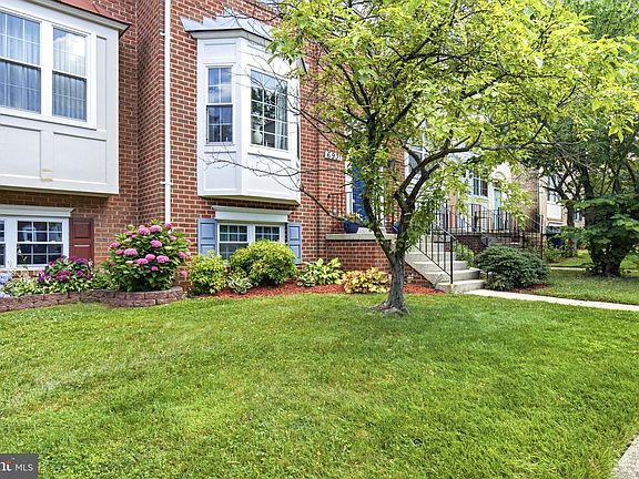 3rd image of 6931 Lady Anne Ct