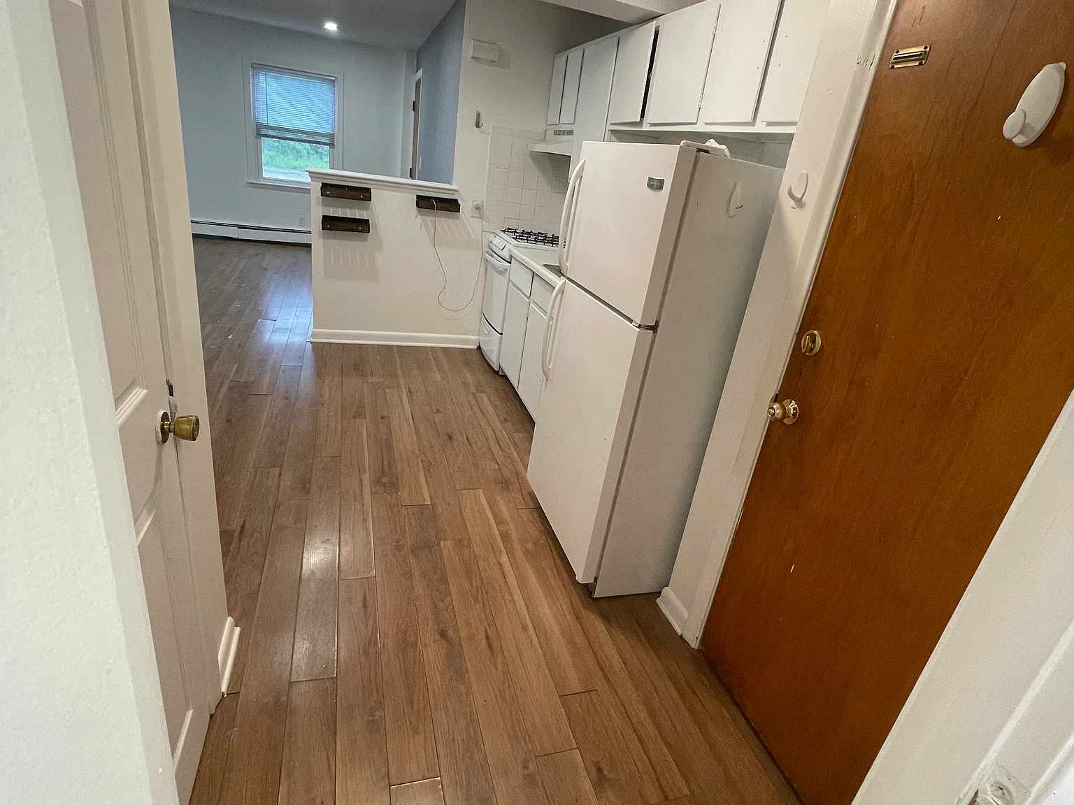 897 East St — Photo 3