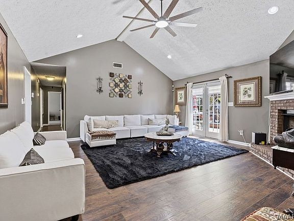 5th image of 51 Kingston Dr