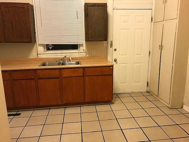 1st image of 609 N 32nd St