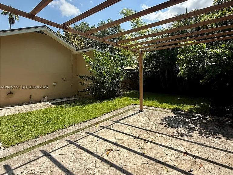 4456 SW 10th St — Photo 17
