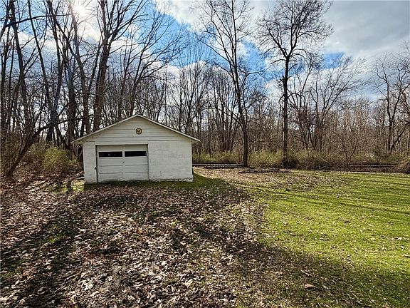 4th image of 221 Rafferty Rd