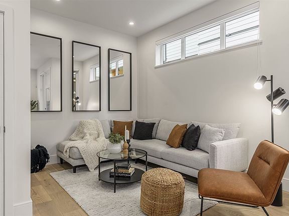 2nd image of 4423 Welwyn St