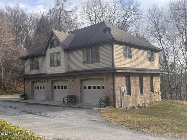 750 Oak St, Northern Cambria, PA 15714