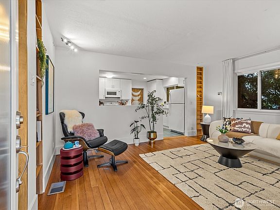 3rd image of 8117 17th Avenue SW
