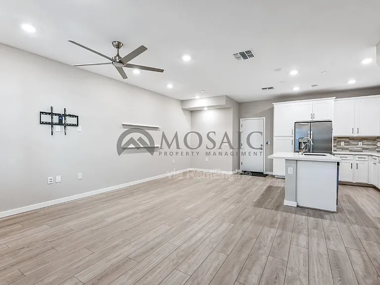 778 E Harper St #103 — Photo 4