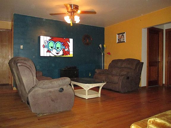 5th image of 720 W E St