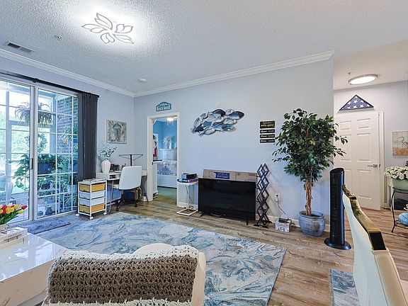 3rd image of 6203 Catalina Dr. #1813