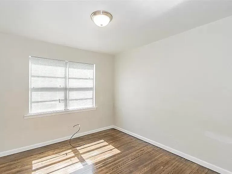 4230 W Broadway St — Photo 18