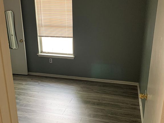 2nd image of 184 Pennsylvania Way