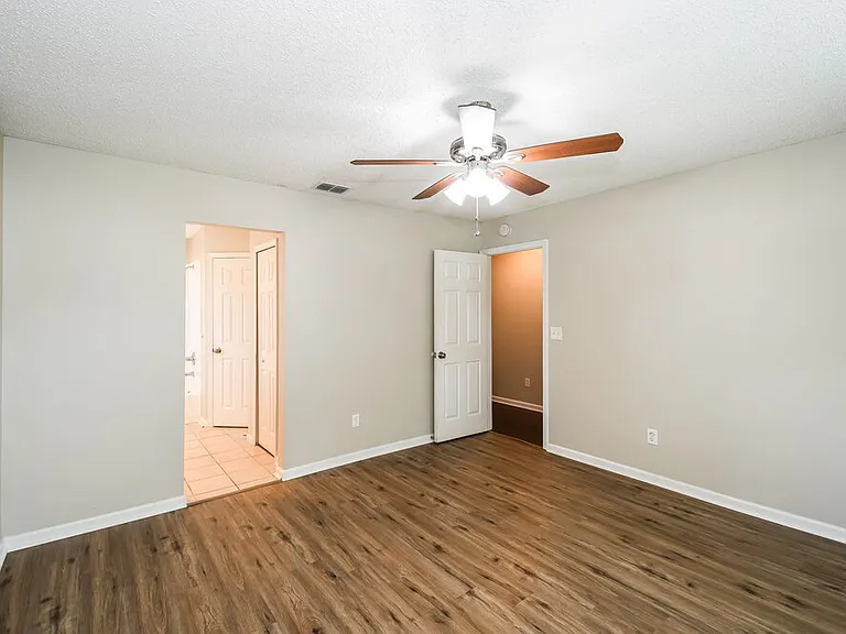 2041 Hunters Trace Cir — Photo 10