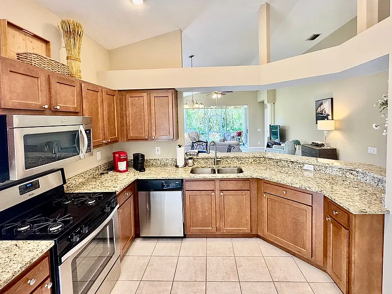 7330 Kensington Ct — Photo 6