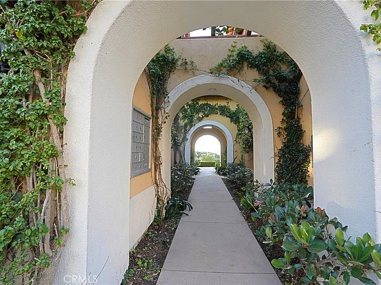 16 Savona Ct — Photo 3