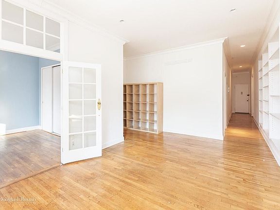 4th image of 99 Bank St APT 3Q