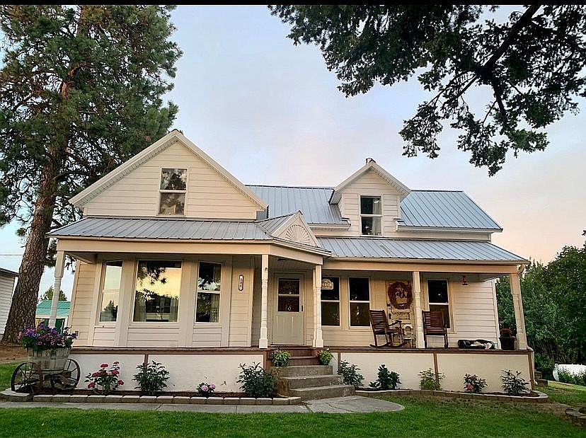 1st image of 204 N Center Ave