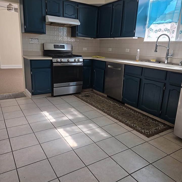 1st image of 6332 N Francisco Ave #2