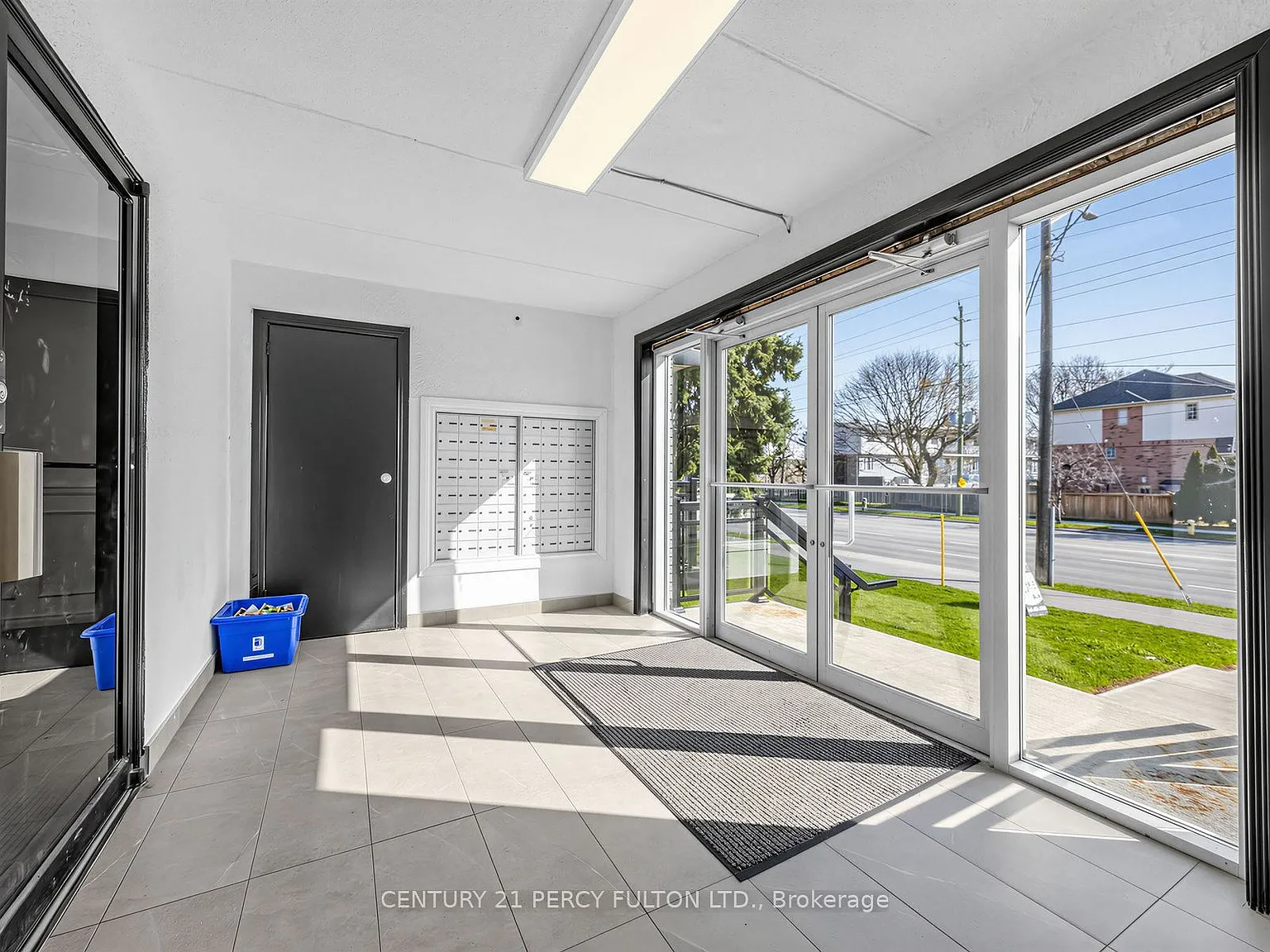 3 bed, $2,495 — Photo 3
