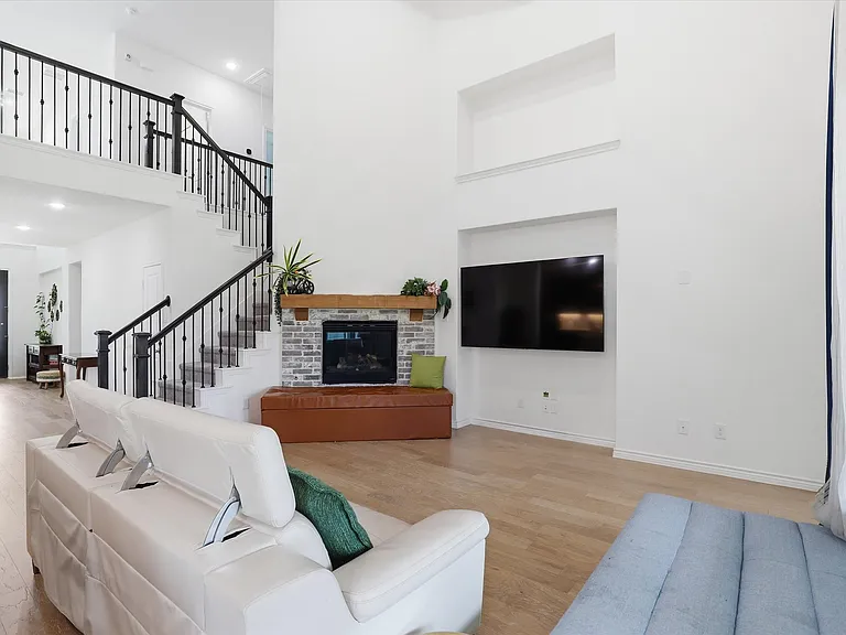 509 Cedarwood St — Photo 23