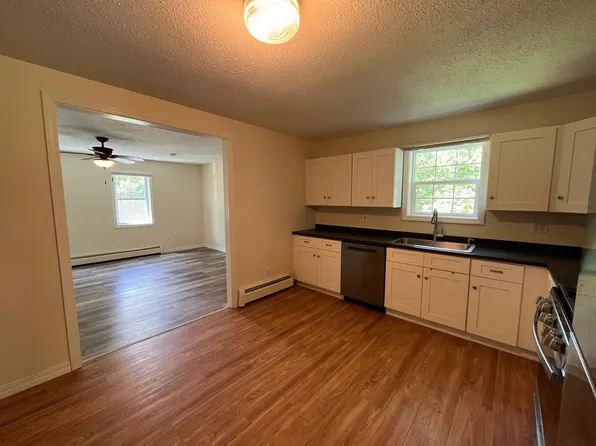 391 School St #6, Unity, ME 04988