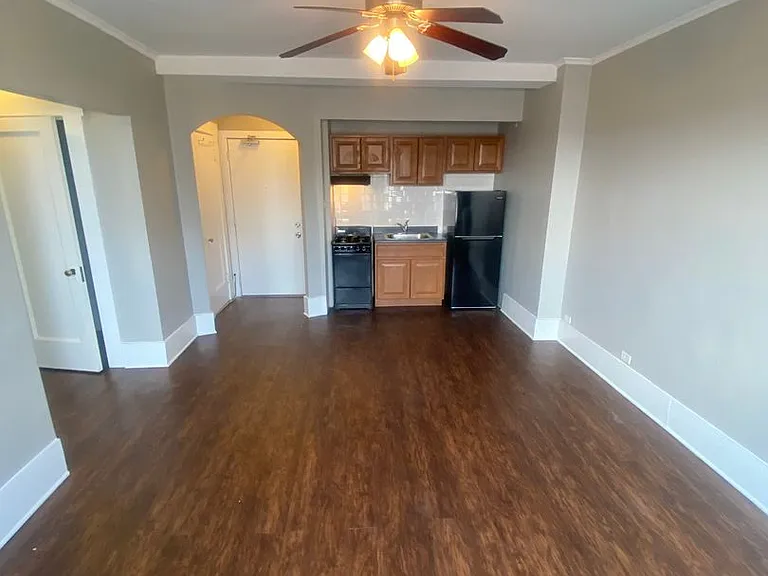 Stunning Large One Bedroom, Lake View, Elevator Building — Photo 13