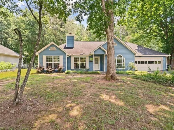 2395 Holly Branch Dr, Cumming, GA 30040