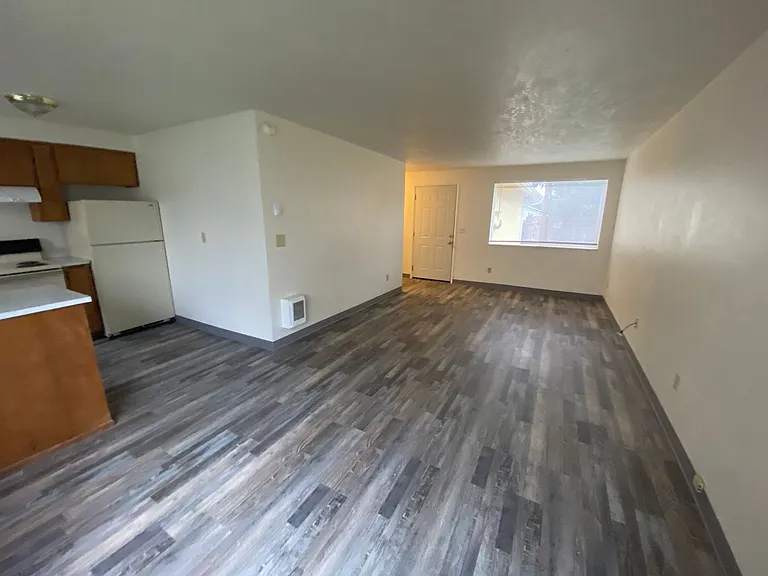 2 bed 1.5 bath Gateway area duplex — Photo 3
