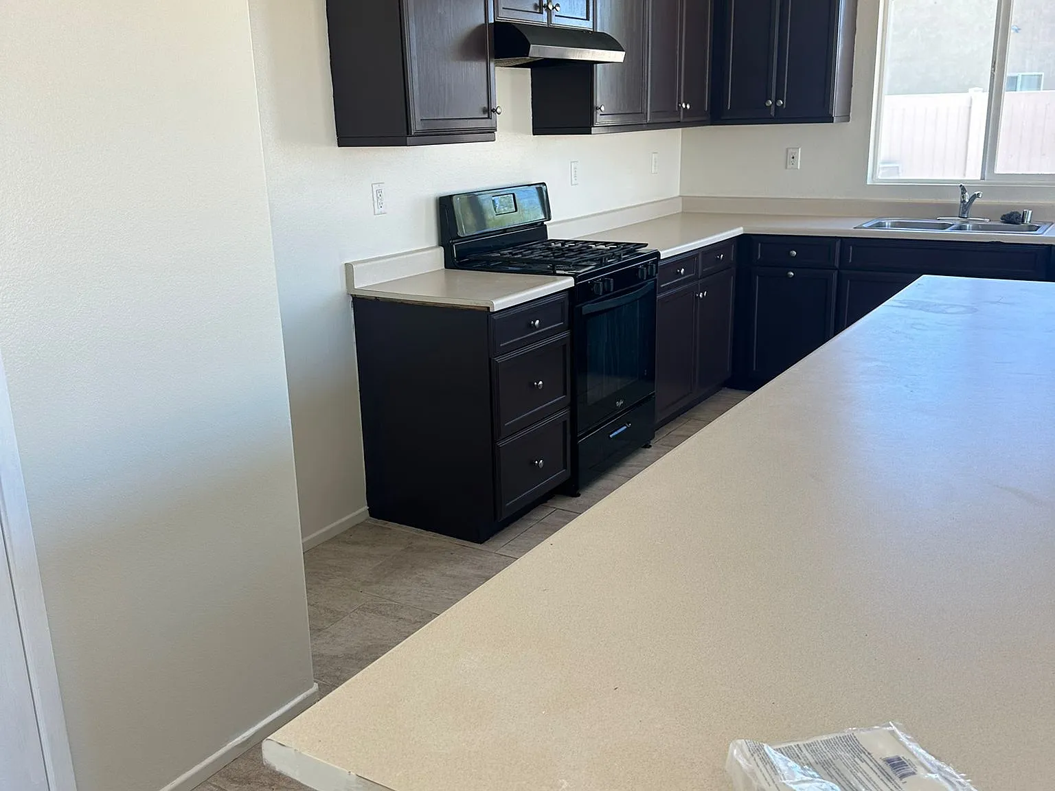 3 bed, 1858 sqft, $2,400 — Photo 4