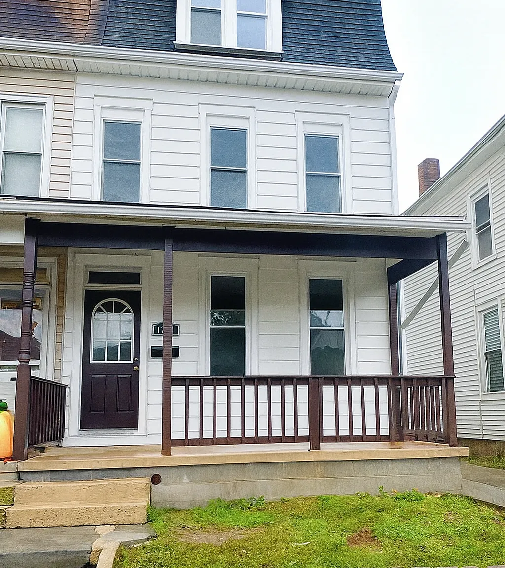 5 bed, 1968 sqft, $2,200 — Photo 1