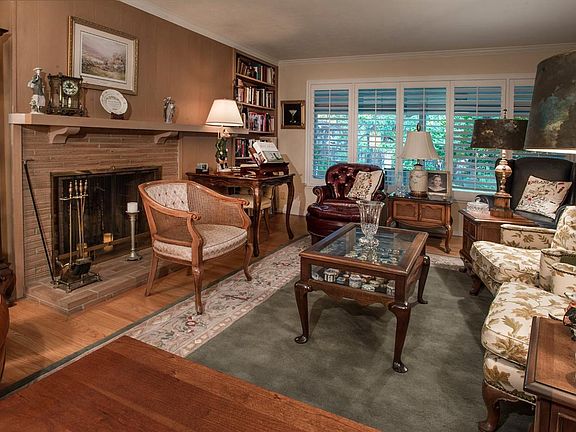 4th image of 4905 Crestwood Way