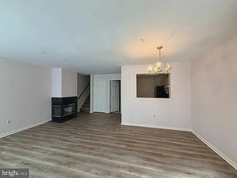 8906 Mallard Ct — Photo 2