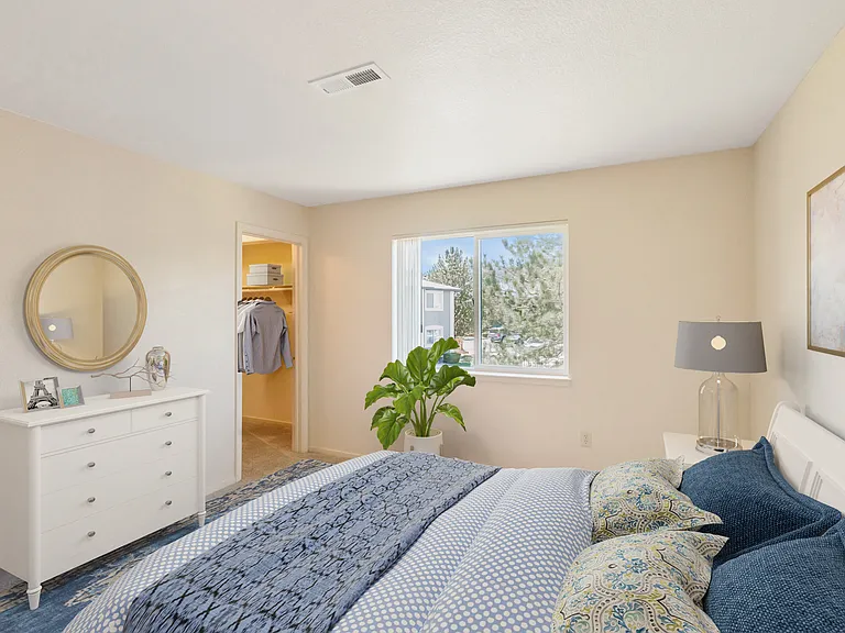 Silver Lake Apartments — Photo 6