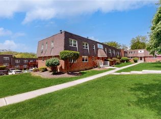 7 Crescent Dr APT 27, Thiells, NY 10984