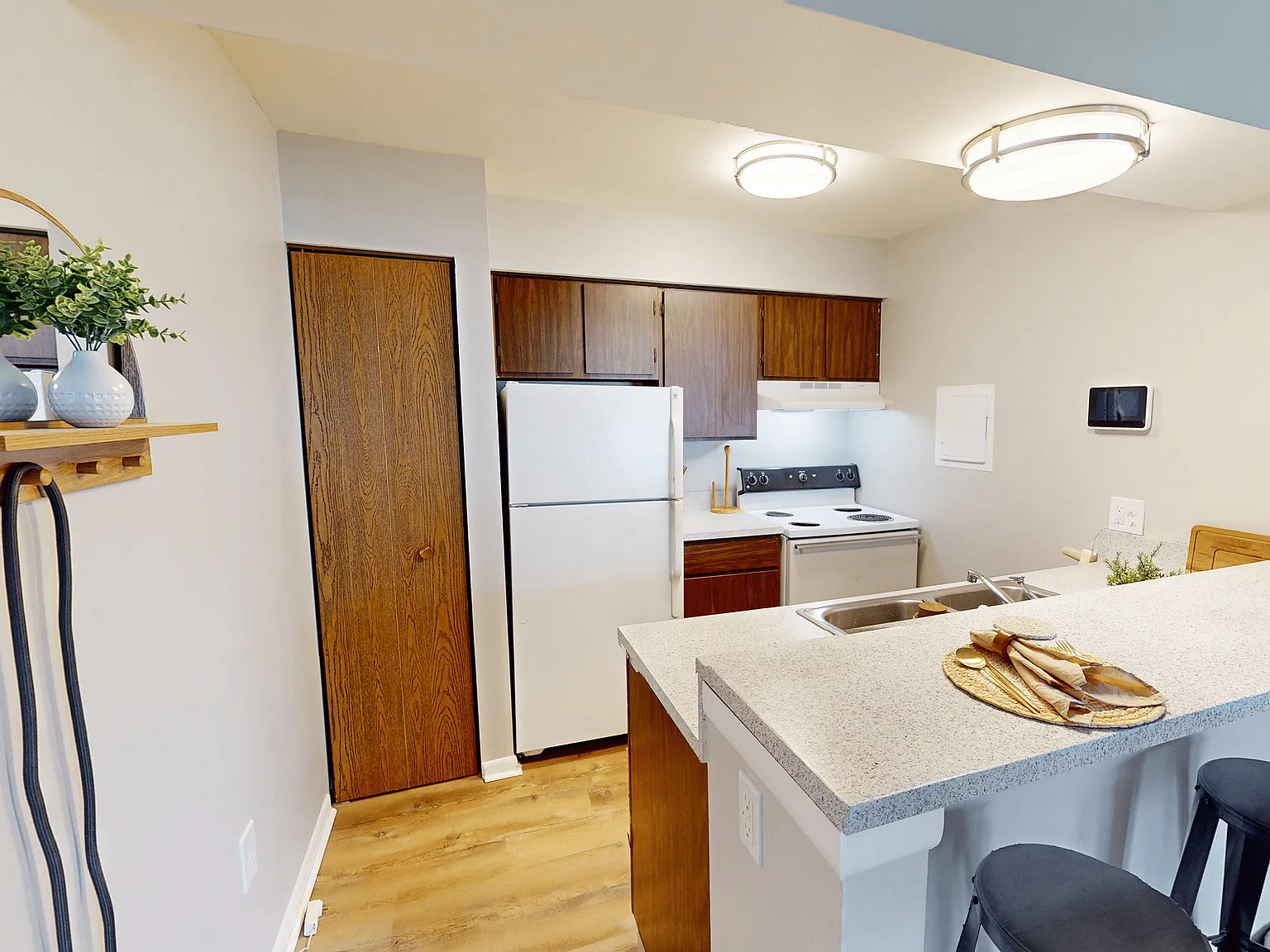 Eastland Apartments — Photo 3