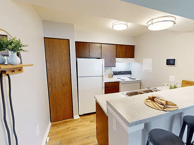 Eastland Apartments — Photo 3