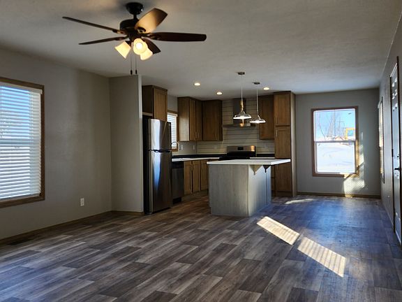 4th image of 13 Andreasen Dr #0