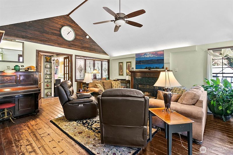 3rd image of 27021 Lower Burnett Road E