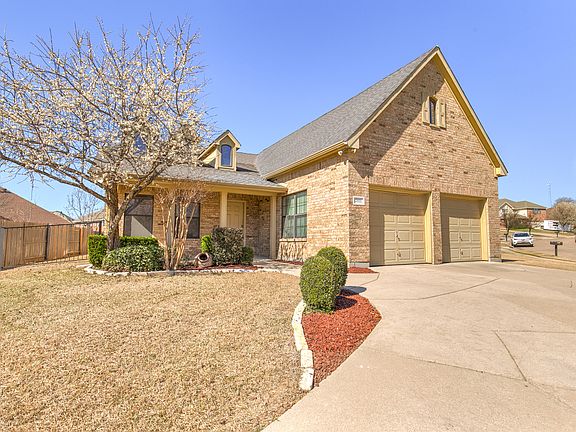 2nd image of 2801 Greenway Dr