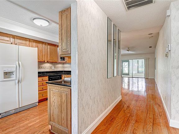 4th image of 2211 Eisenhower Dr APT 103