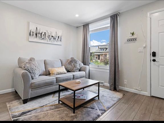 3rd image of 116 W Bayaud Ave