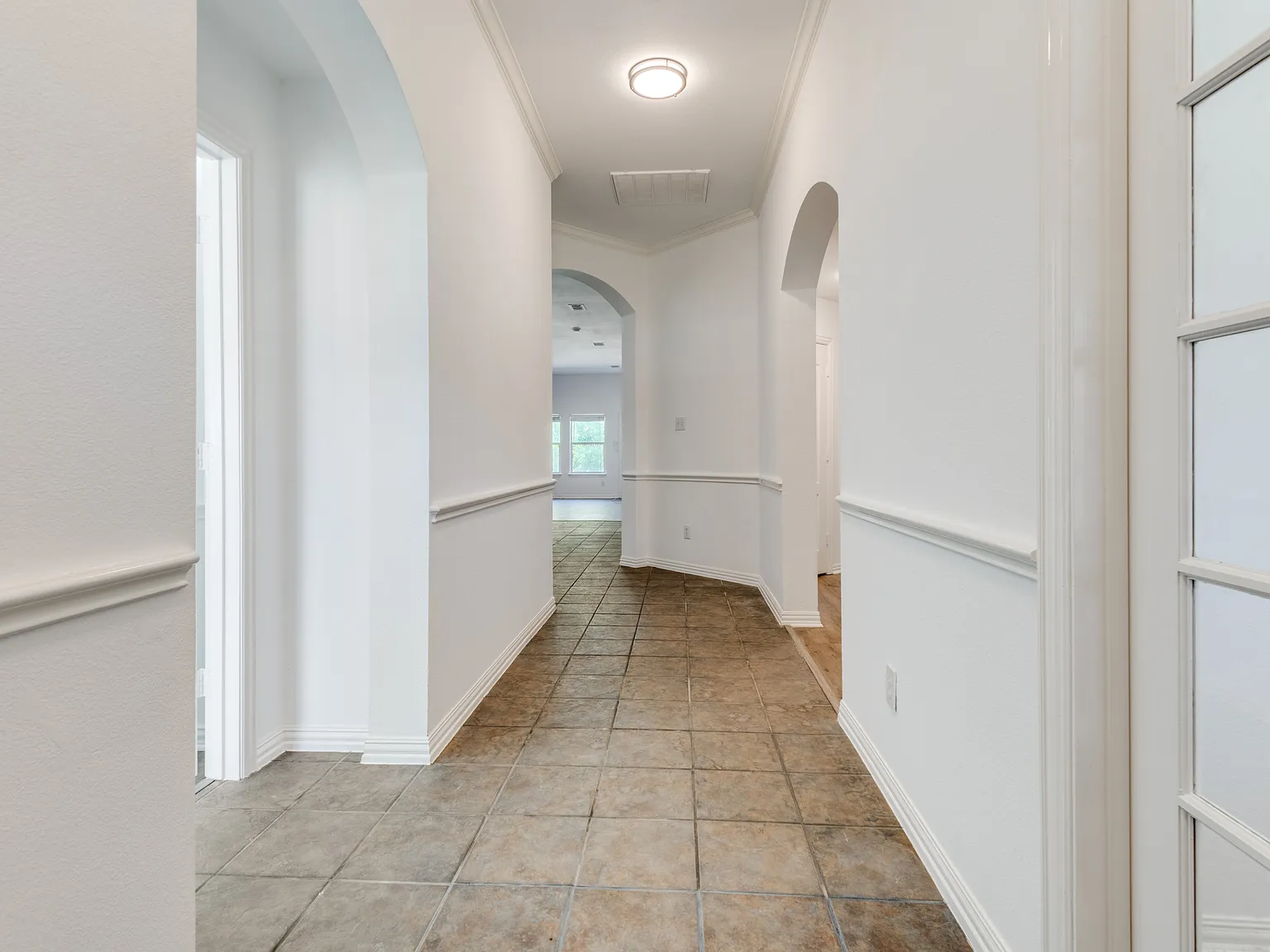 4 bed, 1941 sqft, $2,400 — Photo 3