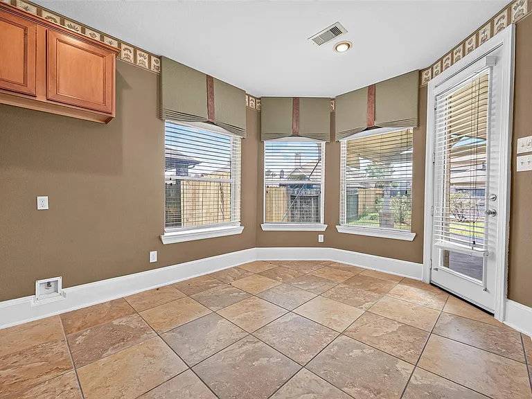 9735 Lansing Meadows Dr — Photo 12