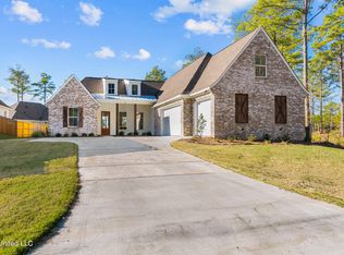 105 Charleston Ln, Madison, MS 39110