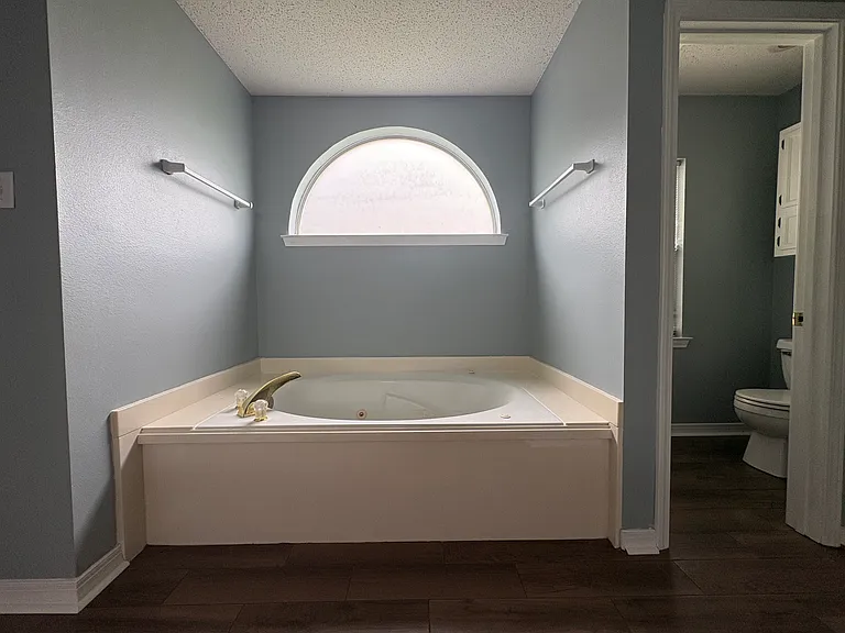 3142 Meadow Lake Dr E — Photo 18