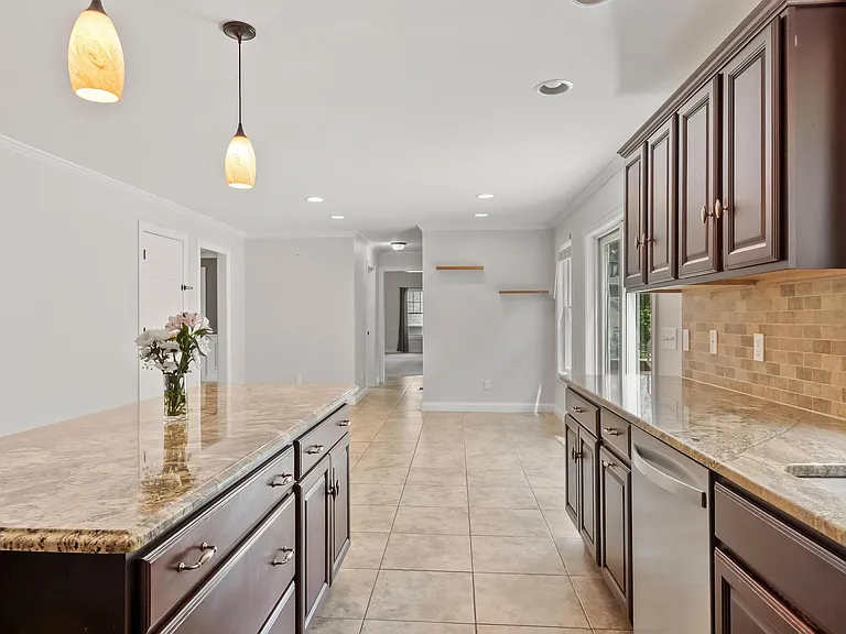 22 Valley Forge Cir — Photo 3